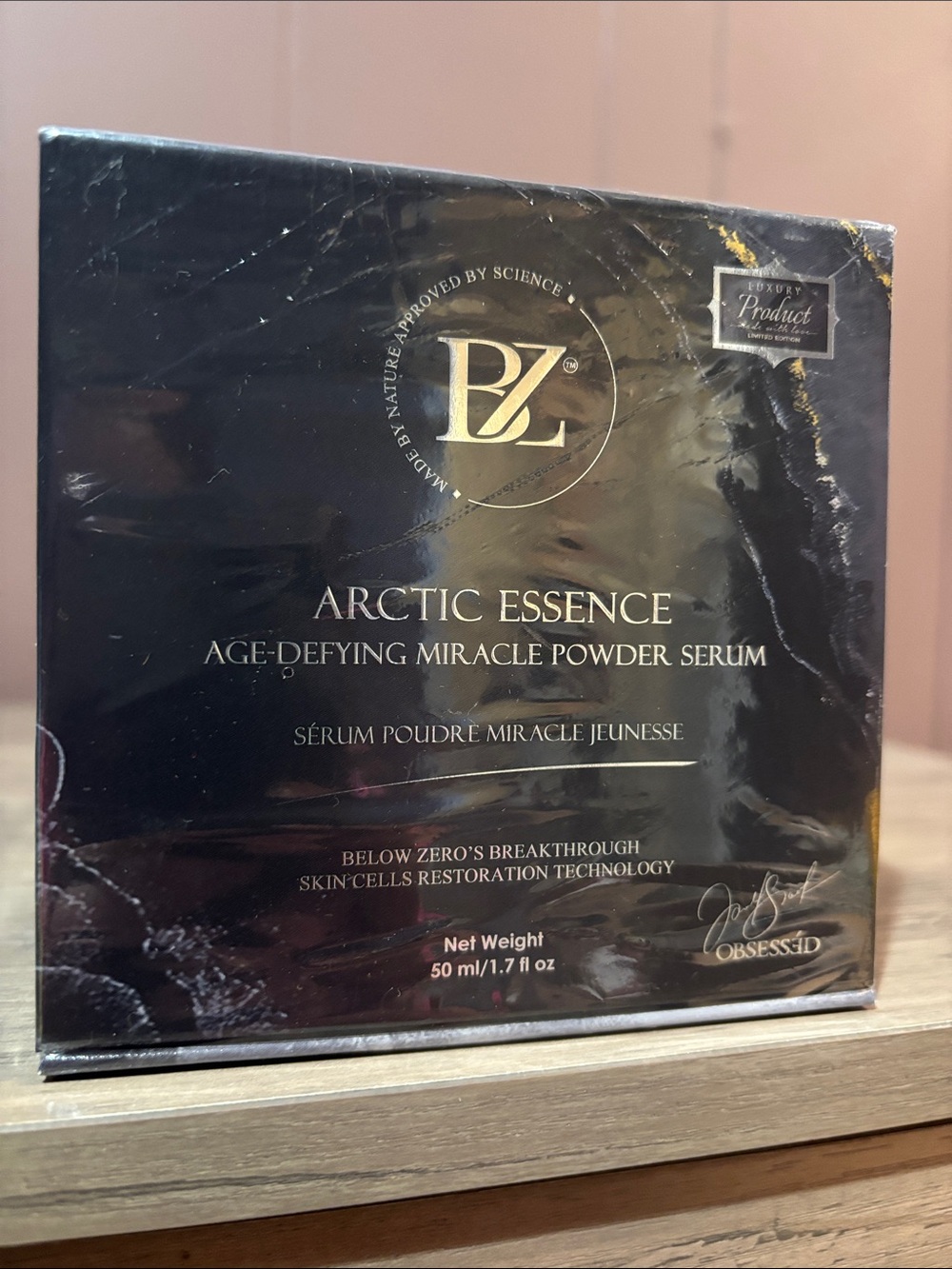 Below zero Arctic Essence Age-Defying Miracle Powder Serum - Black
